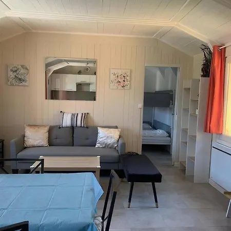 別荘 Les Petites Voiles