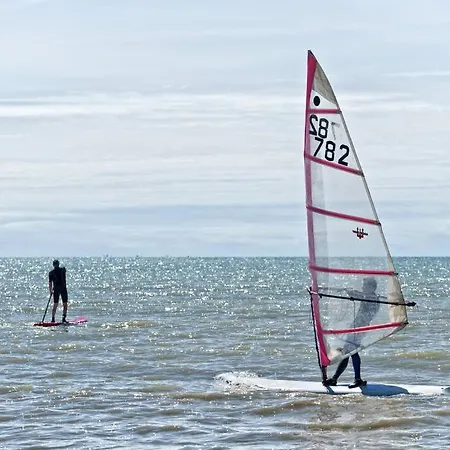 Les Petites Voiles